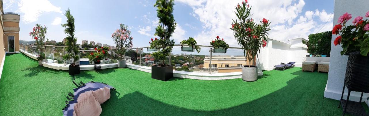 Penthouse Aeroport Iasi Apartment Ngoại thất bức ảnh