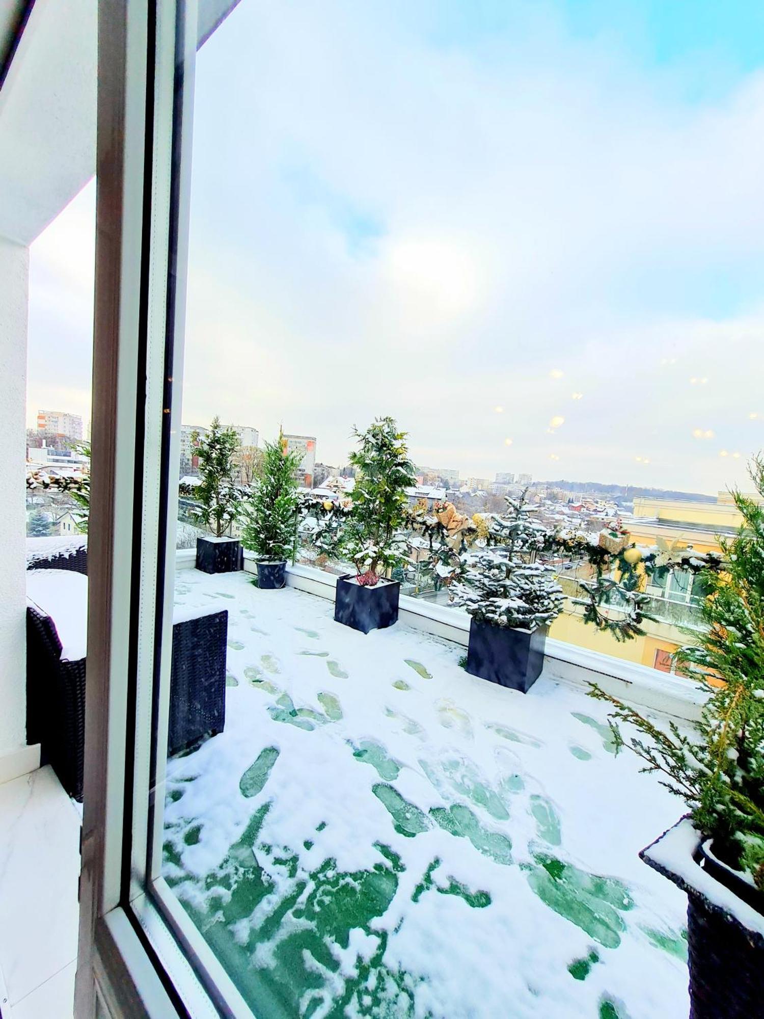 Penthouse Aeroport Iasi Apartment Ngoại thất bức ảnh
